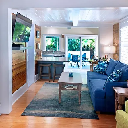 Pineapple Cottage-3