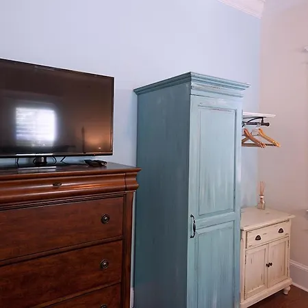 Pineapple Cottage-2